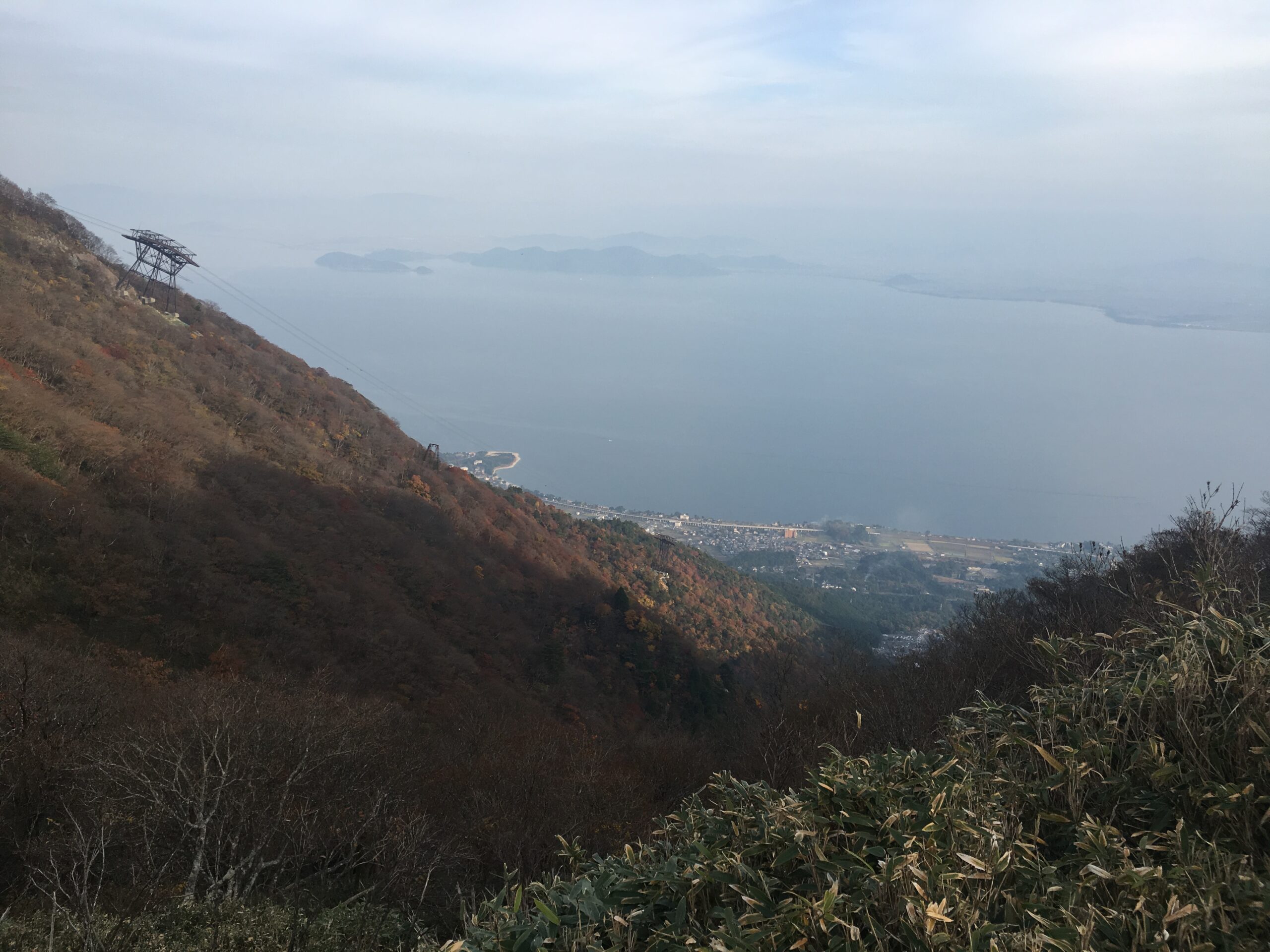 琵琶湖テラスのロープウェイの中から眺めた琵琶湖