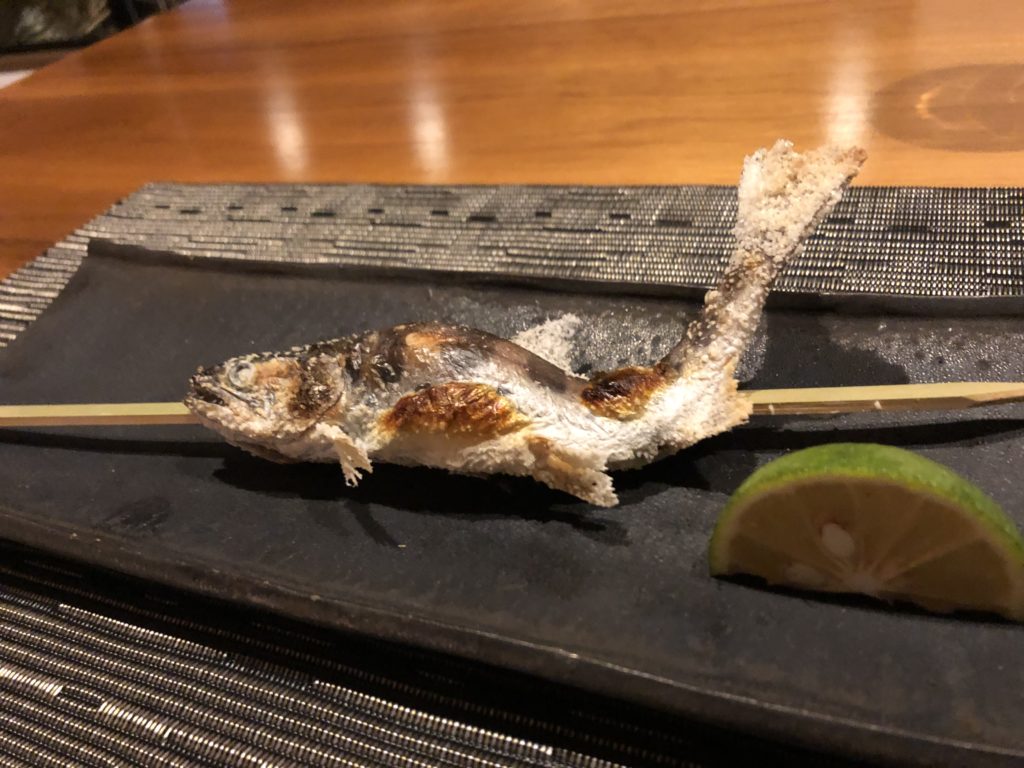 月洸樹：焼物（山女魚の塩焼き）