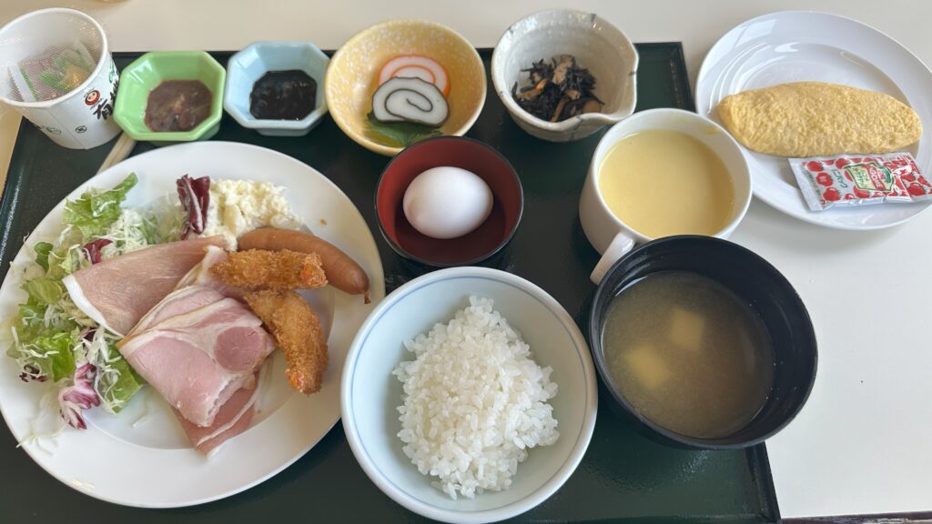 標高2,400mのホテル飯とは思えぬ豪華さ