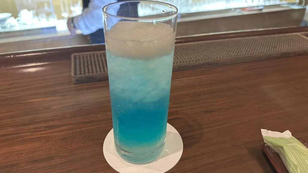 卵白を使用したオリジナルカクテル「雲海」