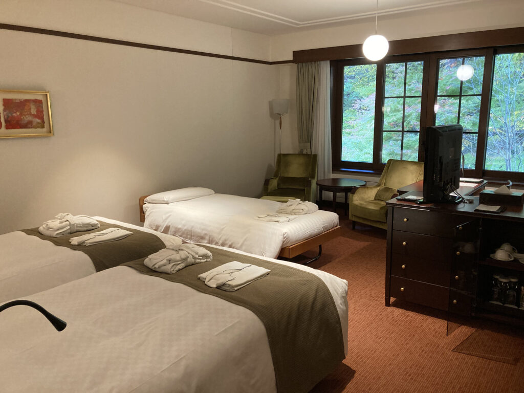万平ホテル(ウスイ館書斎タイプ）の寝室 