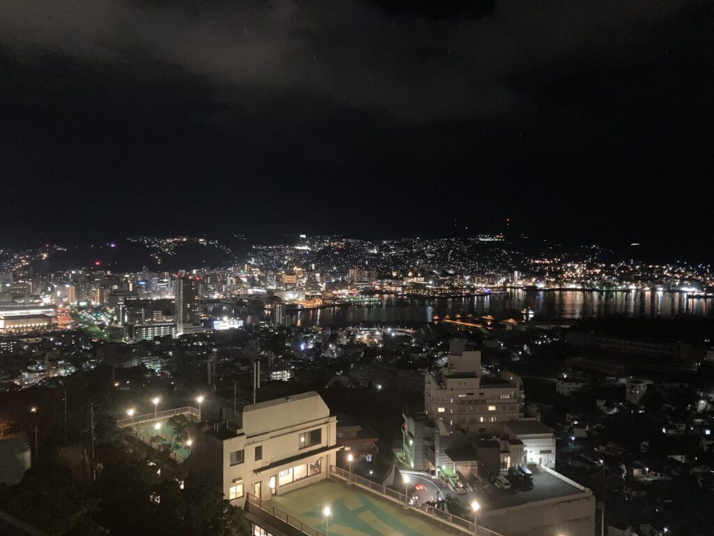 稲佐山観光ホテルの展望台から見る夜景