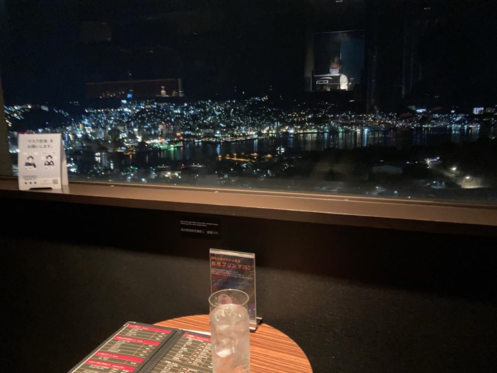稲佐山観光ホテルのバーから見る夜景