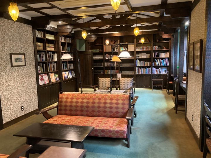 雲仙観光ホテルの図書室