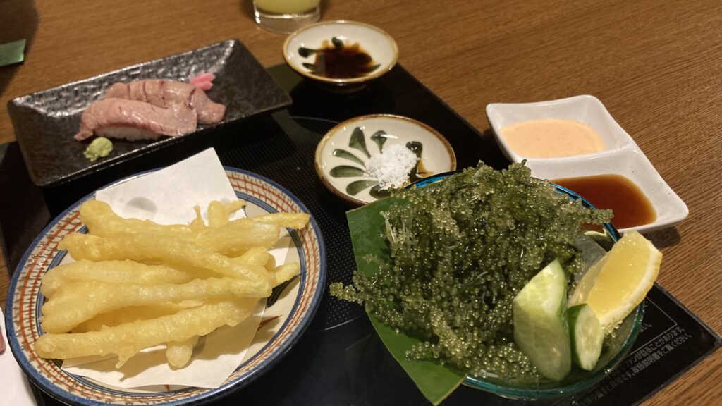 沖縄料理「かふう」 の島らっきょうの天ぷら、海ぶどう、牛握り