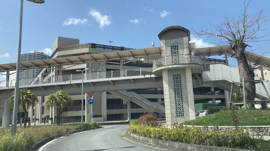 那覇市内のTギャレリアの駐車場 