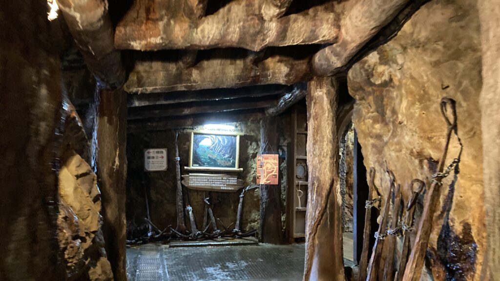 白浜「三段壁洞窟」の内部