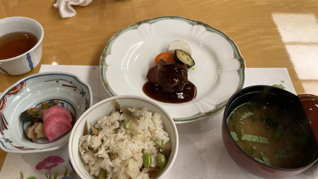十和田ホテルのディナー(肉料理／食事)
