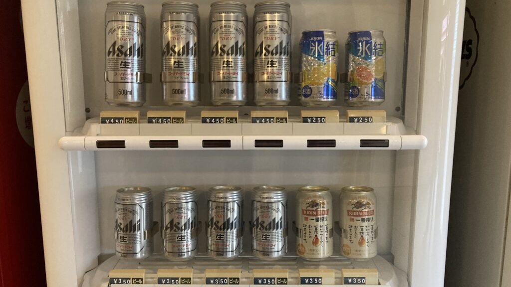 十和田ホテルの自動販売機ではビールも販売