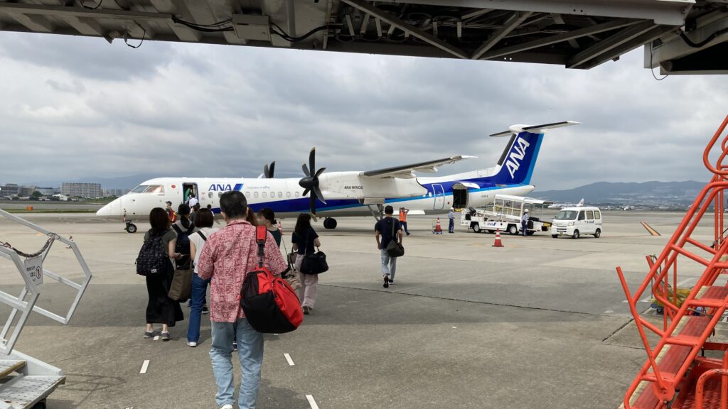 大阪から青森行きの機体(DHC8-Q400)