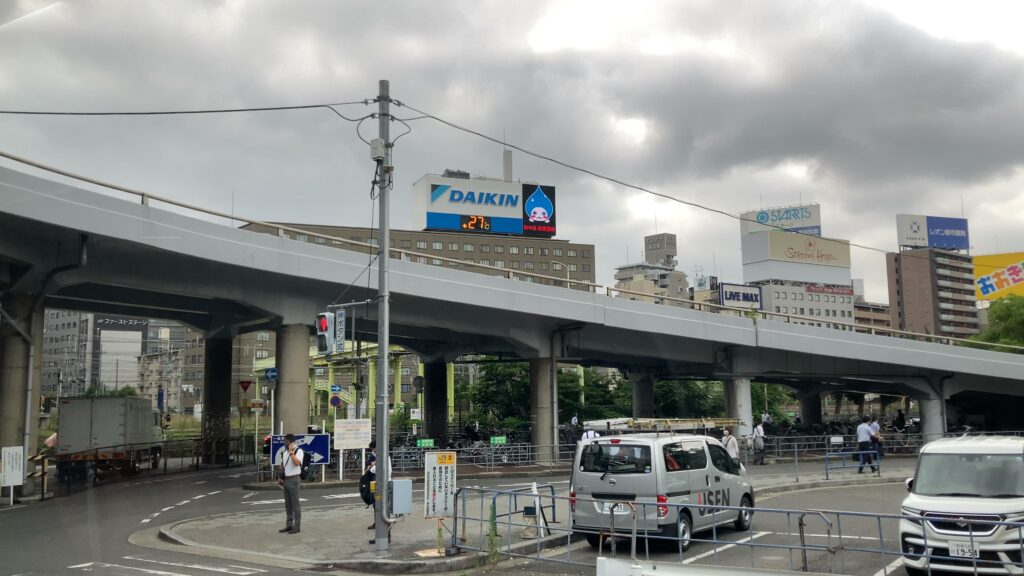 ７月の新大阪は早朝から気温２７℃