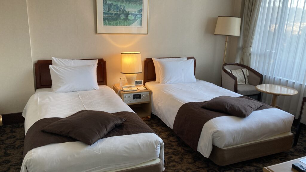 蒲郡クラシックホテルの山側ツインルームのベッド