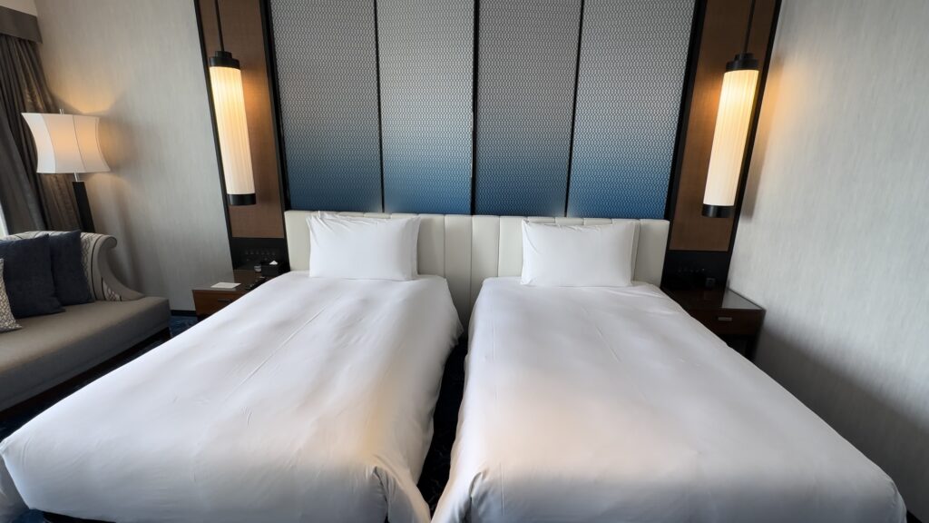 琉球ホテル＆リゾート名城ビーチの客室(プレミアクラブツイン)のベッドはシモンズ製