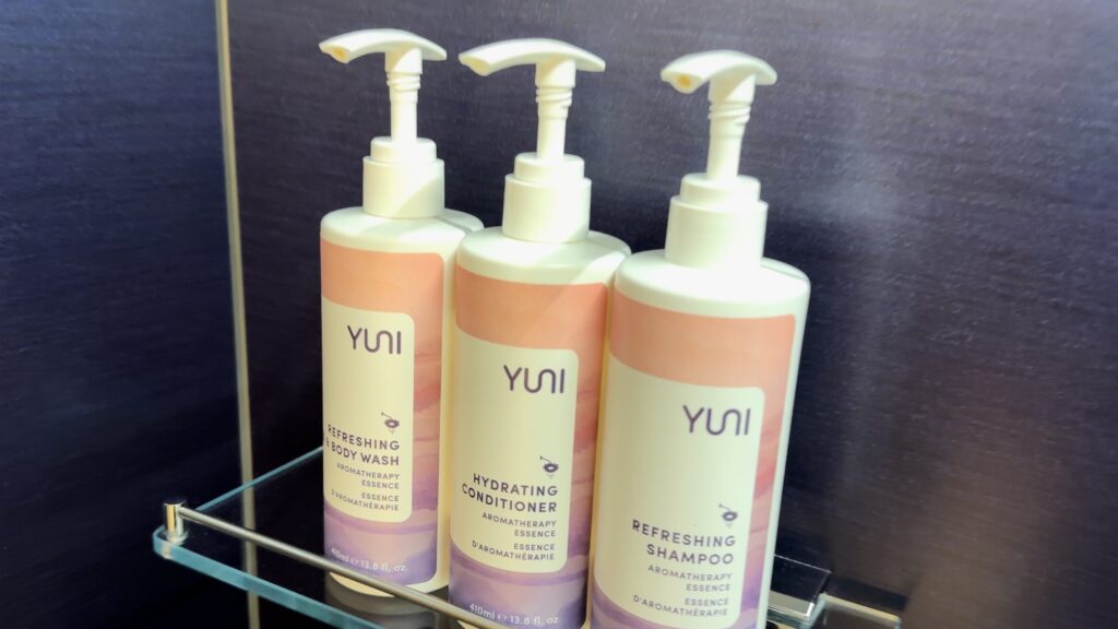 沖縄プリンスホテルオーシャンビューぎのわんの浴室のシャンプー類はYuni Beauty製