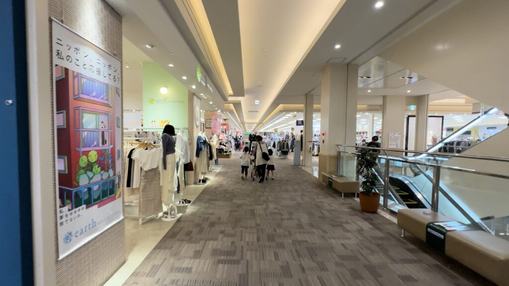 宜野湾の大型ショッピングセンター(サンエー)には衣類コーナーもある