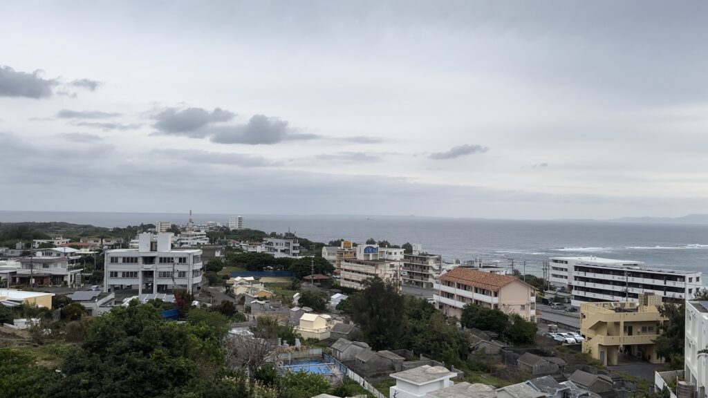 グランディスタイル沖縄読谷ホテル＆リゾートのバルコニーから見た景色(早朝)