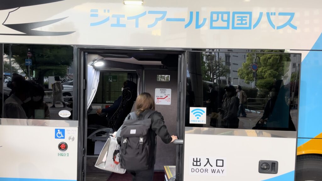 ミント神戸から高知行きの高速バスに乗車