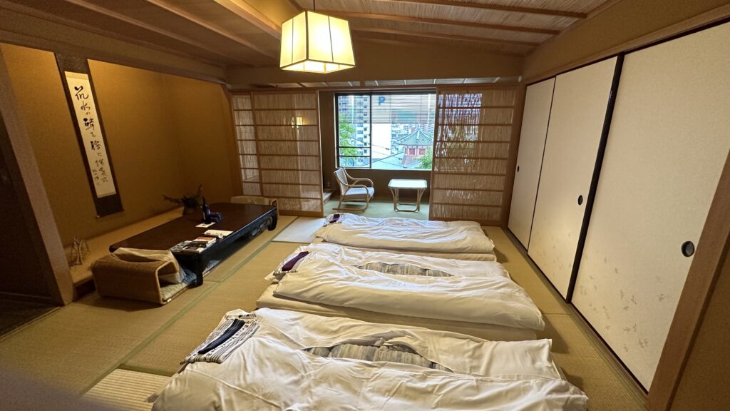 大和屋別荘のおまかせ和室【躑躅】の寝室&リビング