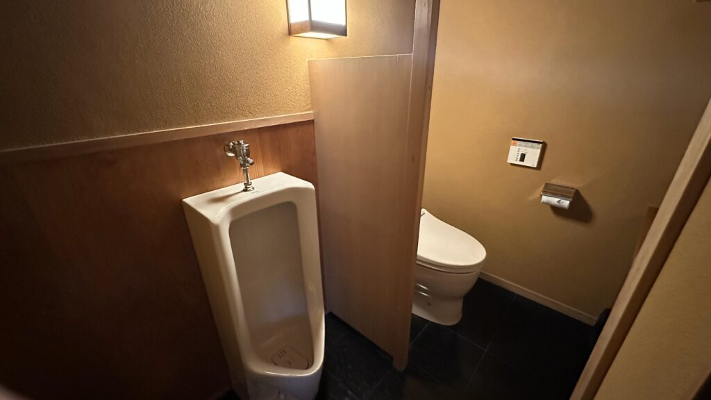 大和屋別荘のおまかせ和室【躑躅】のトイレの様子