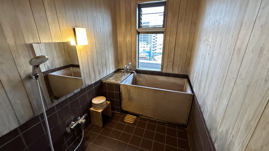 大和屋別荘のおまかせ和室【躑躅】の浴室の全体像