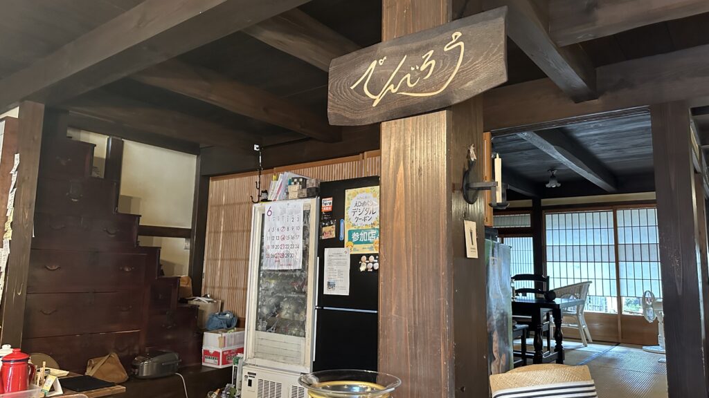 カフェでんじろうの店内＠内子町