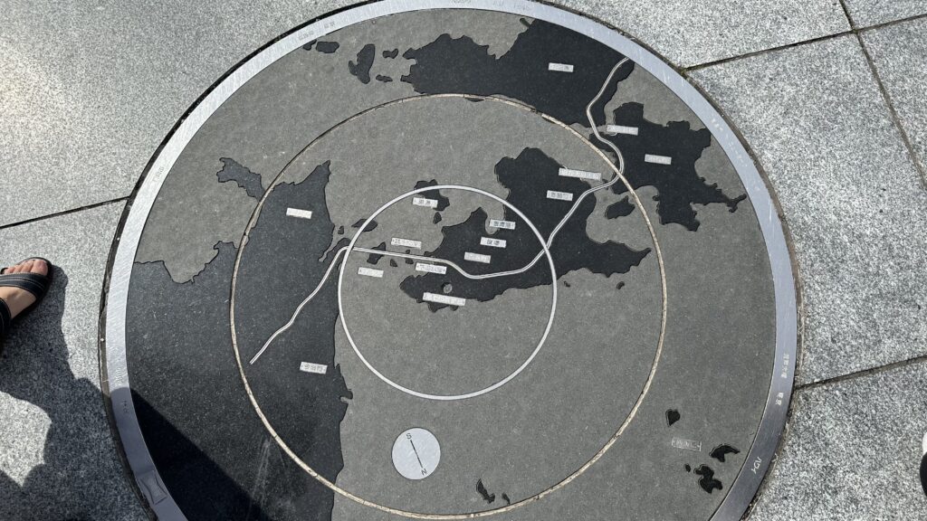 亀老山展望デッキにある島名のマップ