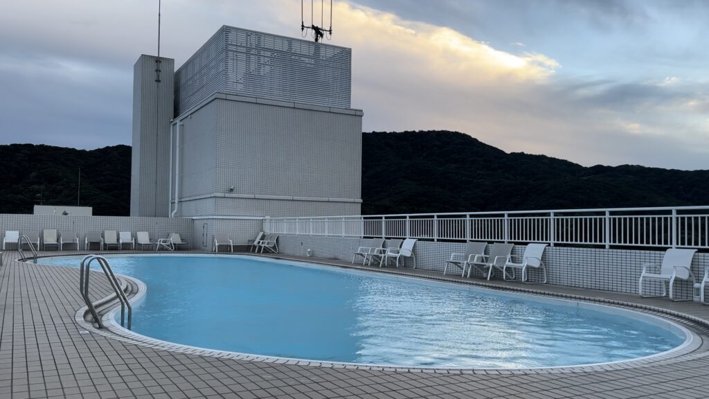 宿泊客は屋上プールを無料で利用可能(夏季限定)@エクシブ淡路島の屋上