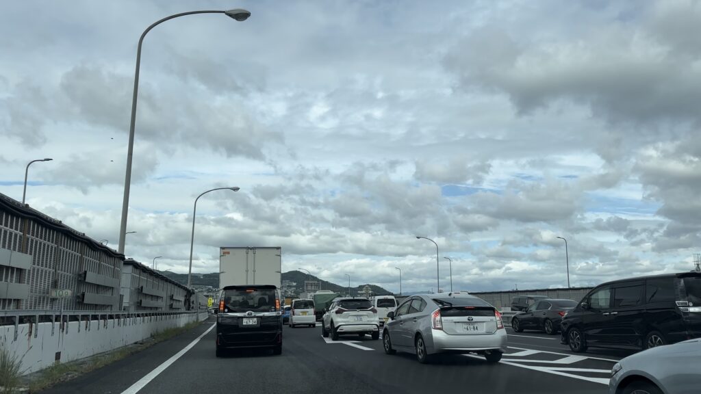 阪神高速よりマシだが少し渋滞