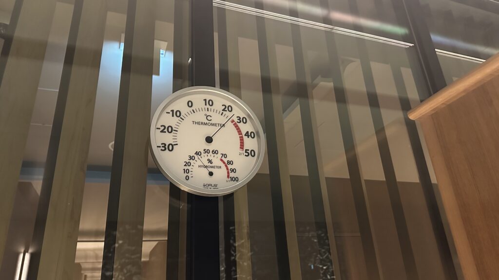 デュシタニ京都のプールの水温は２８℃
