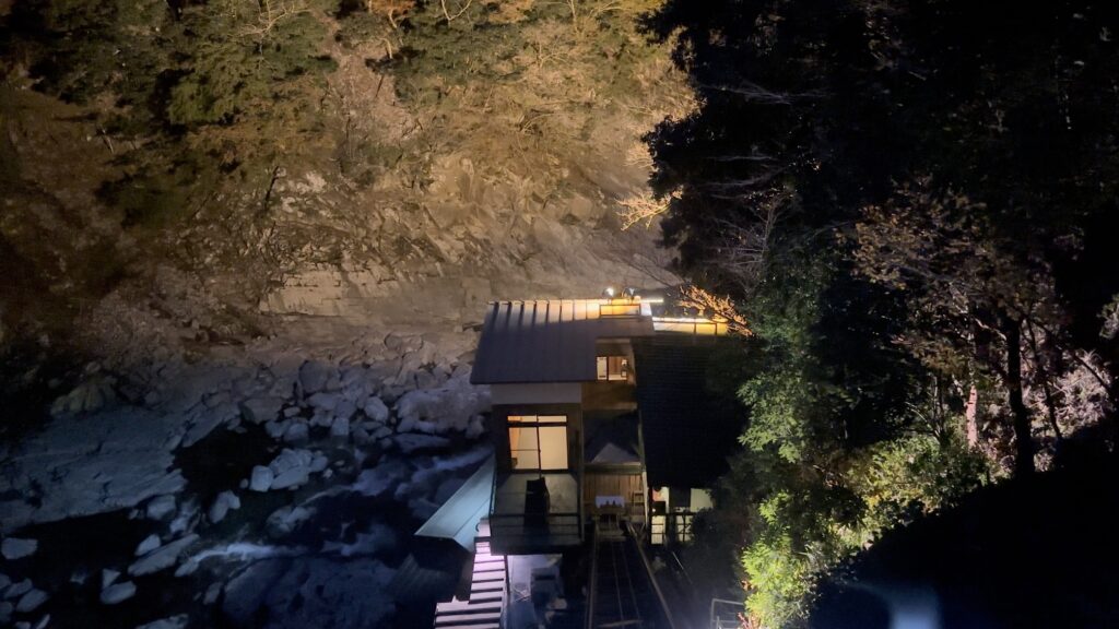 露天風呂のケーブルカー降り場＠和の宿ホテル祖谷温泉