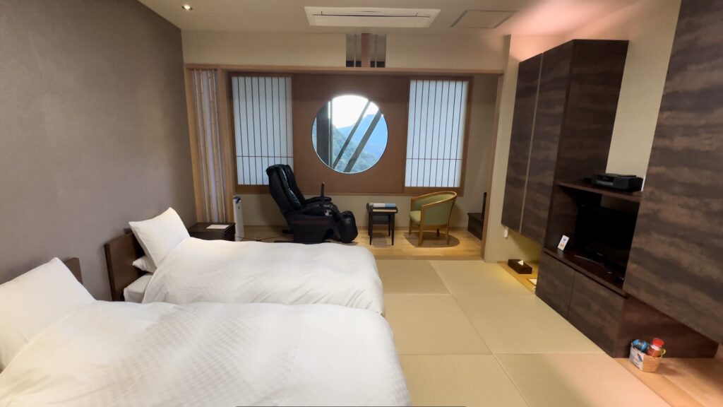 和の宿ホテル祖谷温泉の客室の全体像＠一般客室 本館 ツインベッド 