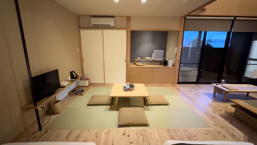 新月庵の寝室前の座敷スペース@熊野倶楽部