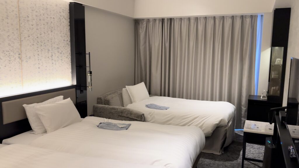 三井ガーデンホテル福岡中洲のモデレートツイン＋ソファベッドの寝室