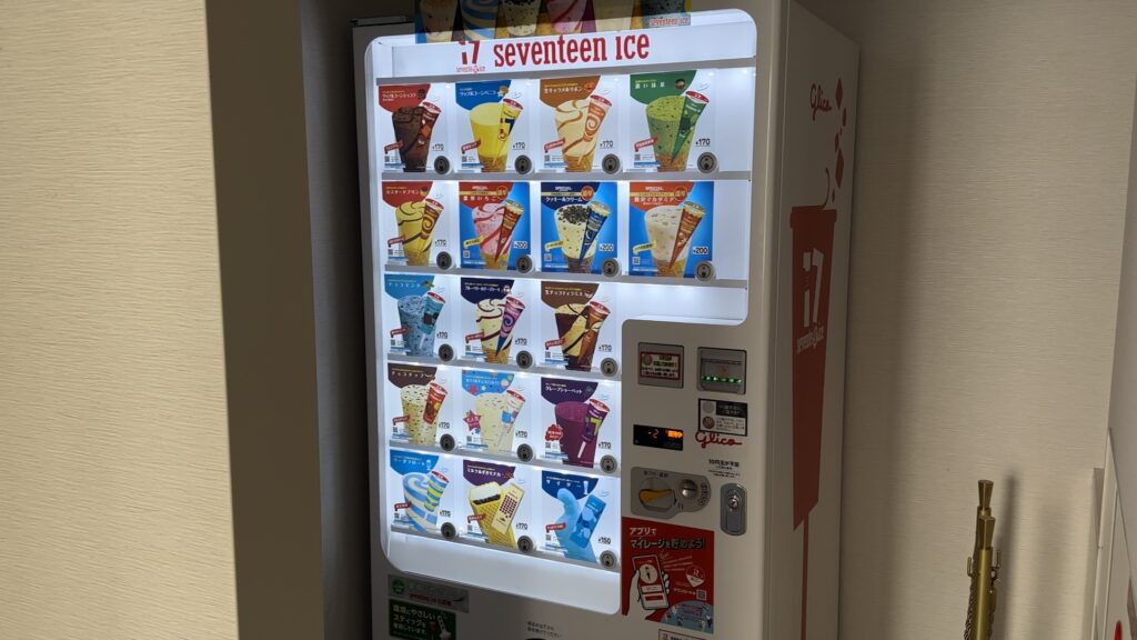 三井ガーデンホテル福岡中洲の湯上がり処の自販機(アイスクリーム)