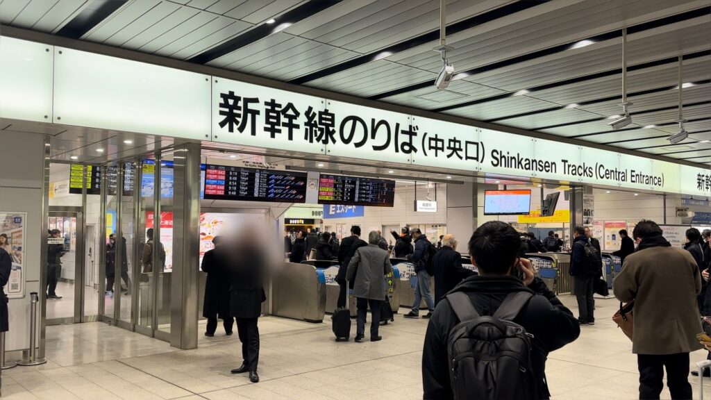 平日でも新大阪駅は混雑