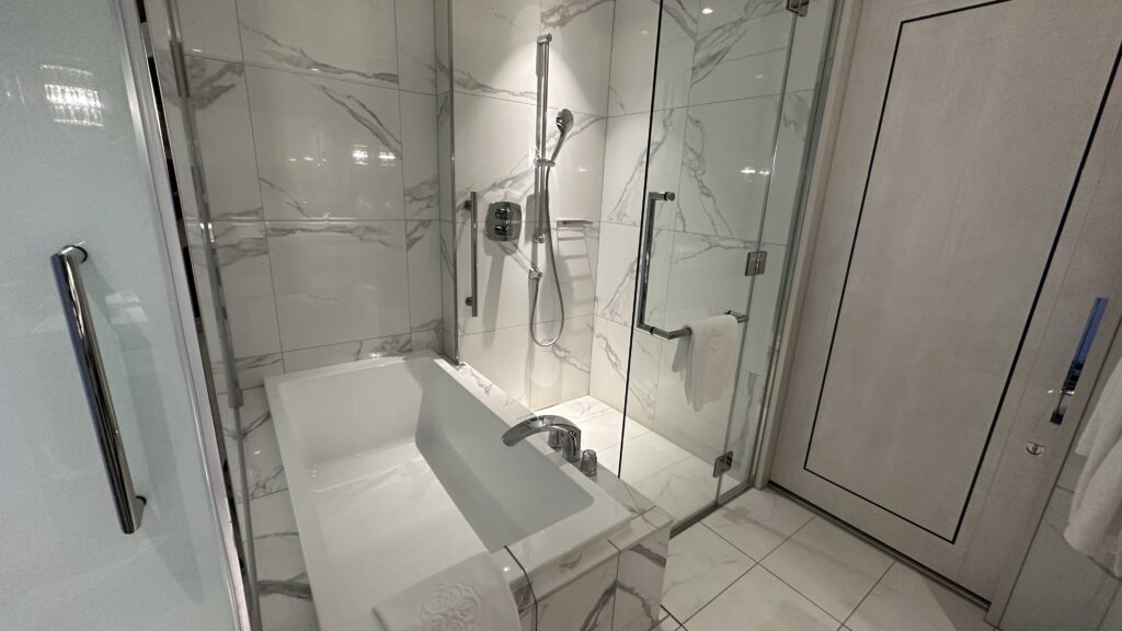 洗練されたスタイルの浴室@カハラホテル横浜