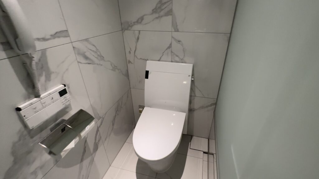 ウォシュレット機能付きのトイレ@カハラホテル横浜