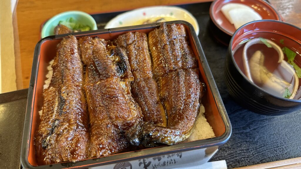 炭火焼きうなぎ「東山物産」のうなぎ定食（上重）