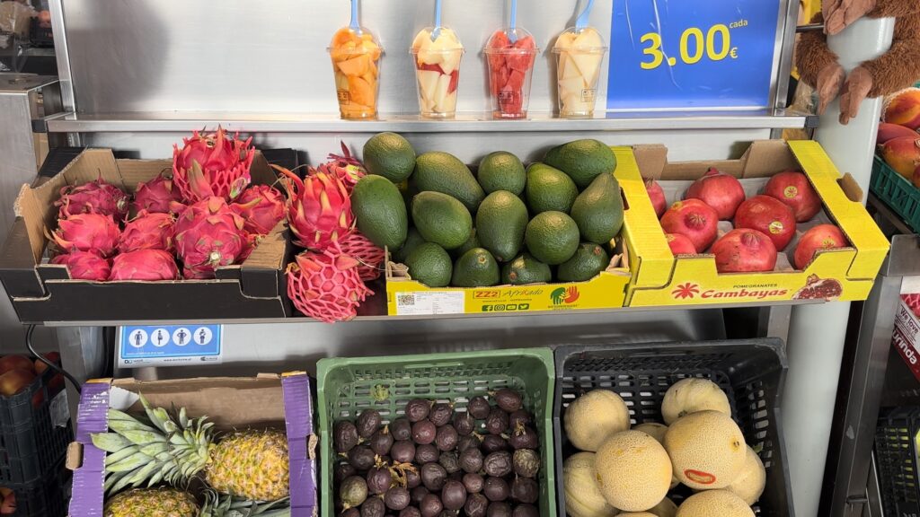 ボリャン市場は新鮮な果物・野菜が手に入る