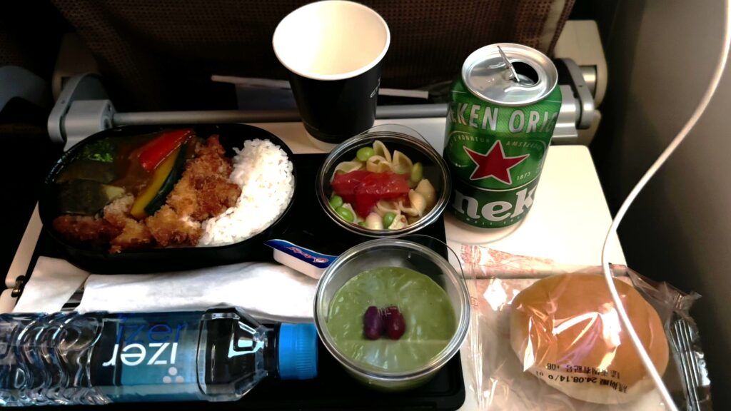 エティハド航空の食事はしっかりしていて食べられるレベル