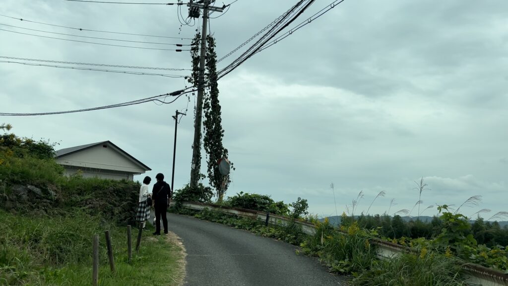 数百メートルだけ狭い道がある