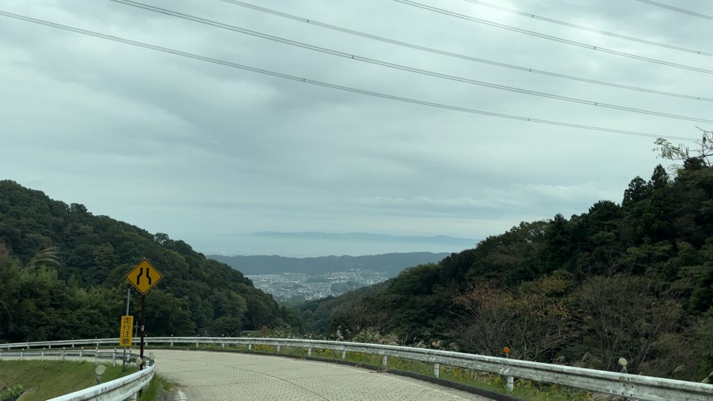 奥に見えるのが生駒市街地