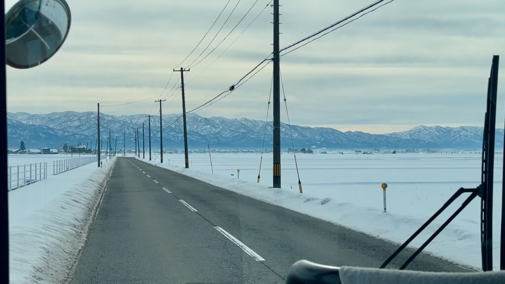 月岡温泉へ続く道