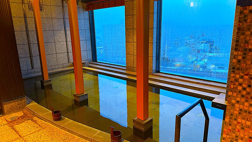 男性用の大浴場