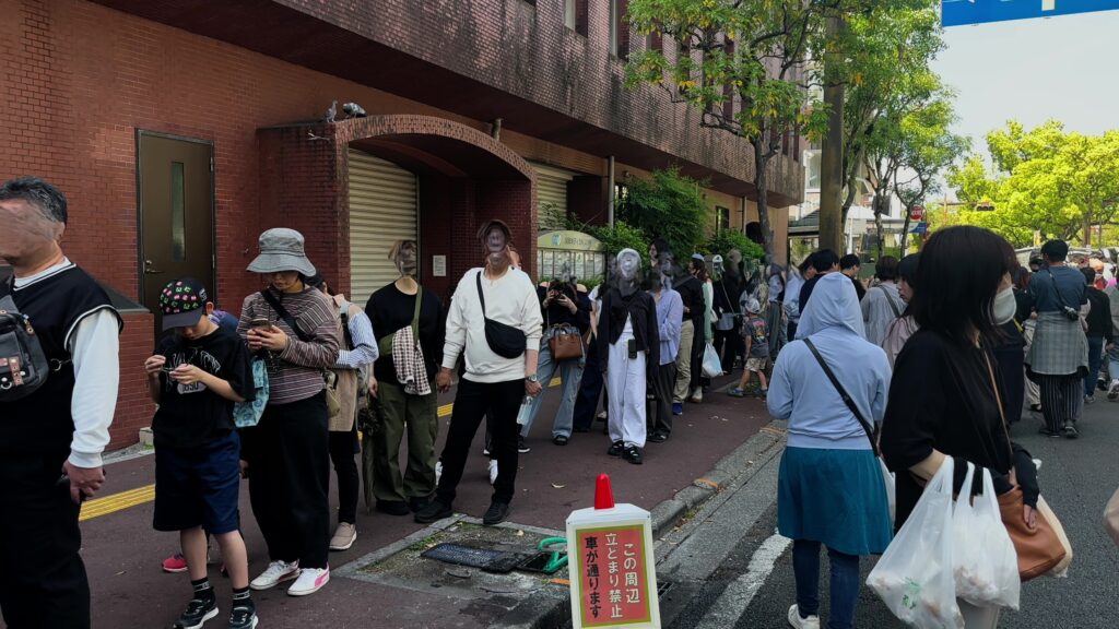 いも天購入に長蛇の列