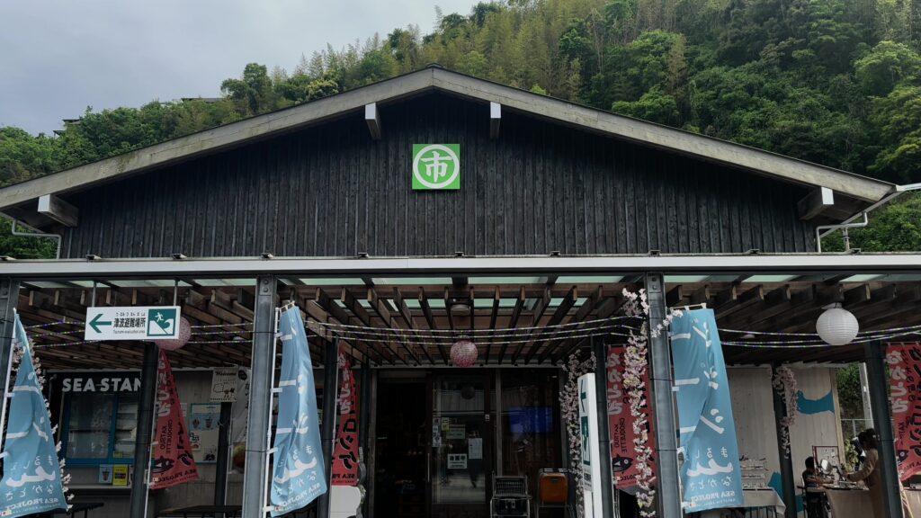 地元の名物が揃う「マルシェなかとさ」